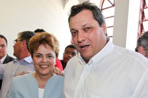 Walter Bonaldo ex-secretário de Finanças de Waldemir ao lado da presidente Dilma Rousseff. Aliado de Vaccarezza atuava como lobista intermediando verbas públicas