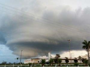 Fenômeno se dissipou antes de atingir o solo (Foto: Mariana Mardegan/Divulgação)