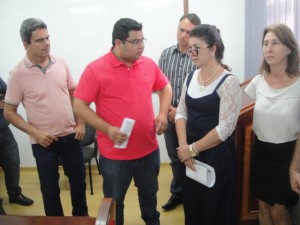 Ricardo e Caio ficaram sem entender o rumo da coletiva de Jeane