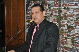 Pastor Rudynei Monteiro - secretário da Educação não está acima da lei 