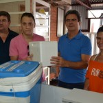 O próprio prefeito Ricardo Raymundo e o secretário de Saúde, Laércio Garcia entregaram o medicamento