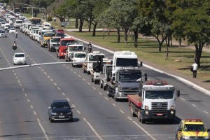 Protesto de caminhoneiros provoca reflexos no país Foto: Agência Brasil/Antônio Cruz