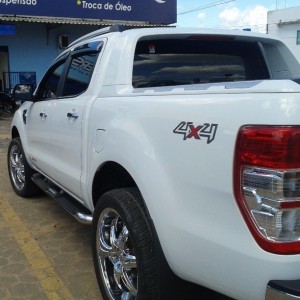 O prefeito de Tupã briga na Justiça para comprar uma camionete