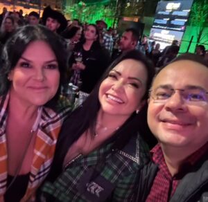 Padre-mulheres-jpg-300x292 Comunidade São Pedro reclama ausência de padre